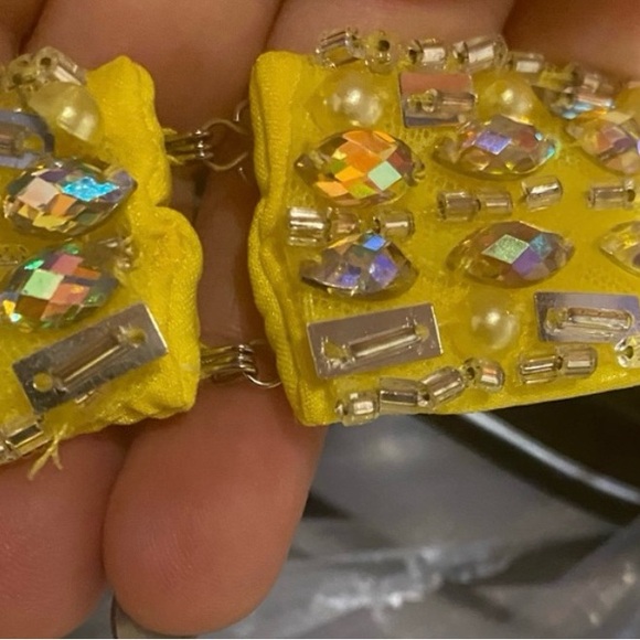 Flowy yellow Tony Bowls prom gown - Picture 14 of 16